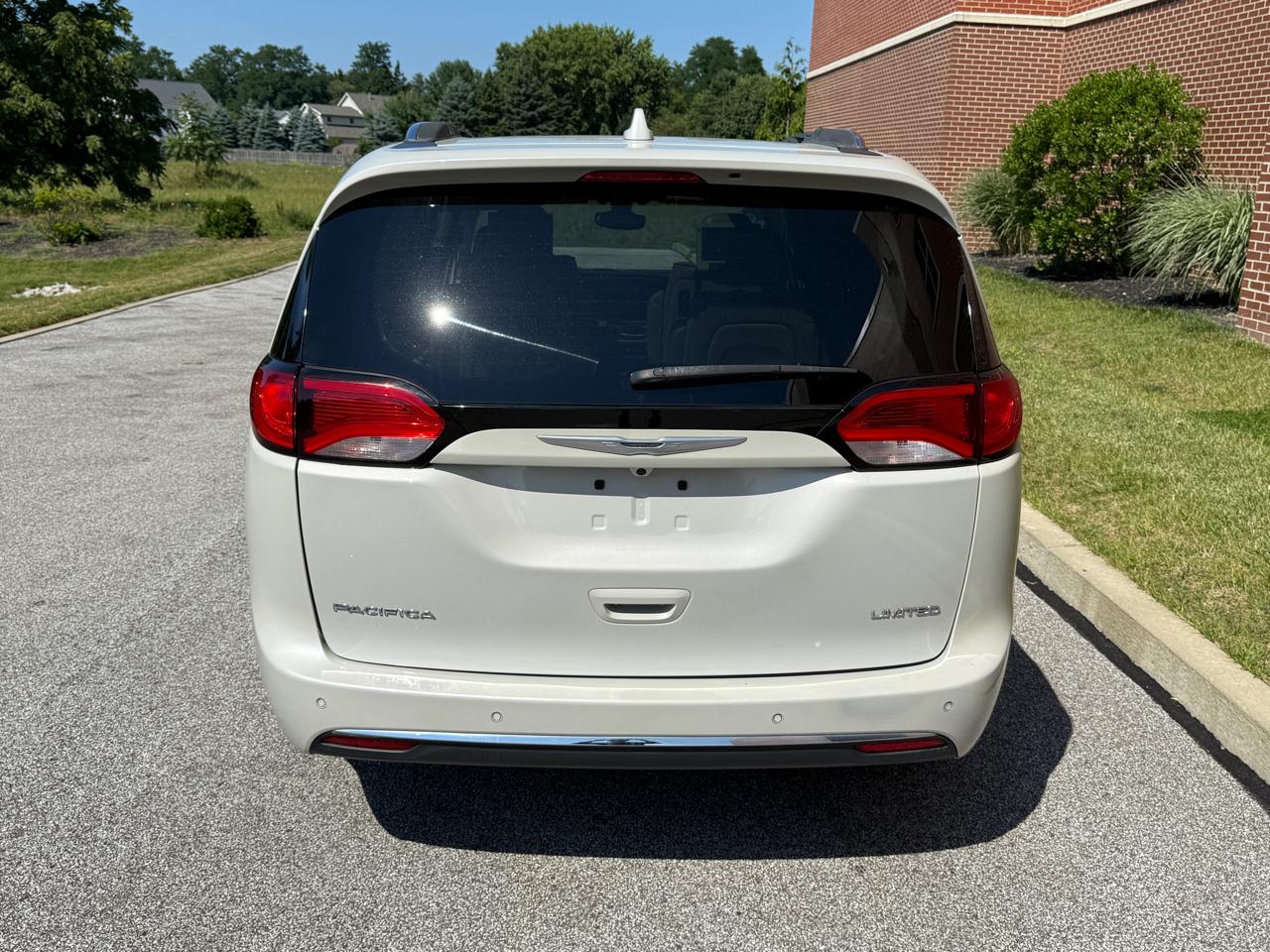 Chrysler Pacifica Limited FWD 2017
