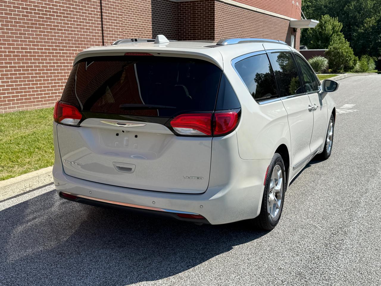 Chrysler Pacifica Limited FWD 2017
