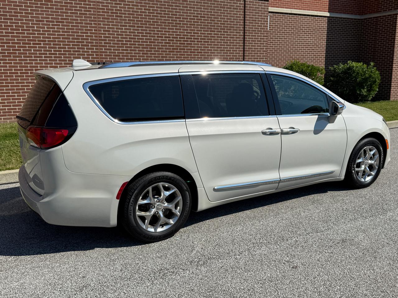 Chrysler Pacifica Limited FWD 2017