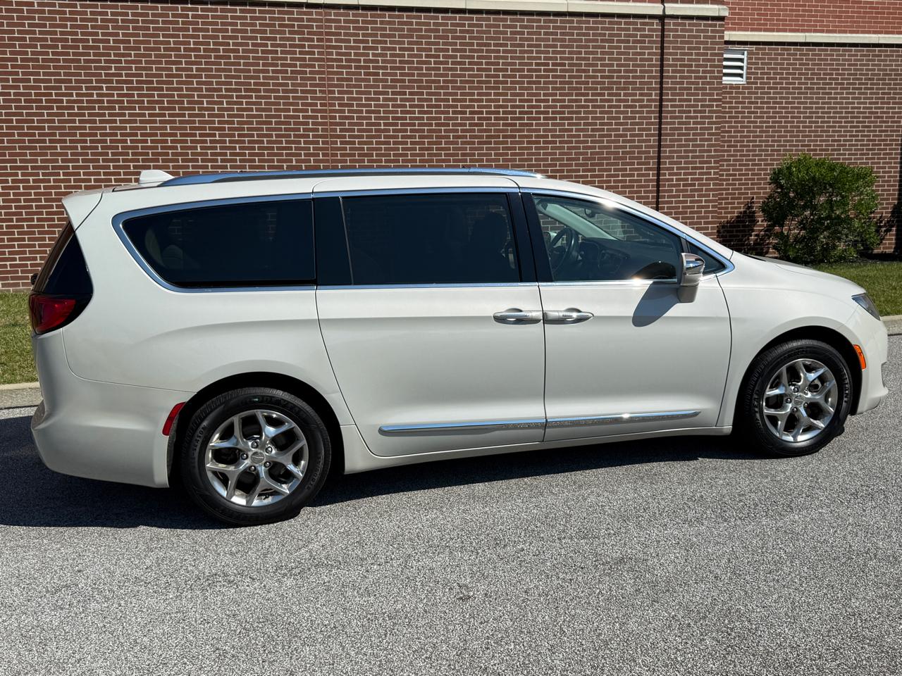 Chrysler Pacifica Limited FWD 2017