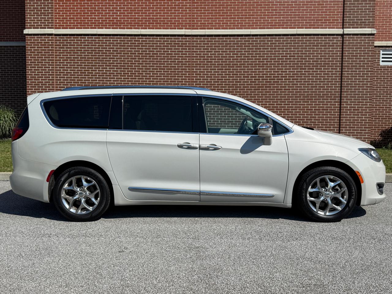 Chrysler Pacifica Limited FWD 2017