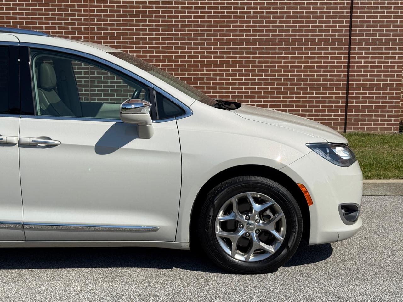 Chrysler Pacifica Limited FWD 2017