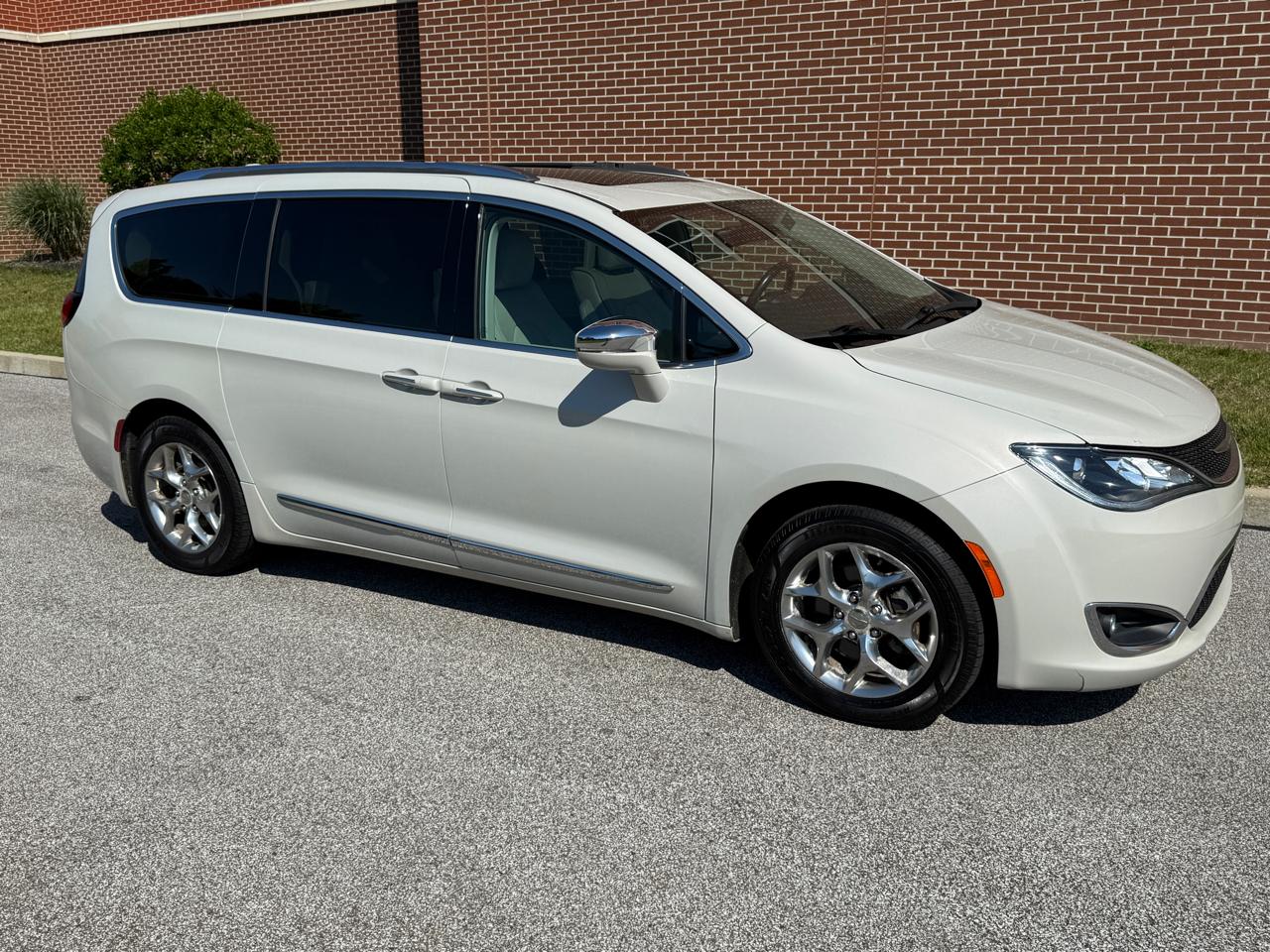 Chrysler Pacifica Limited FWD 2017