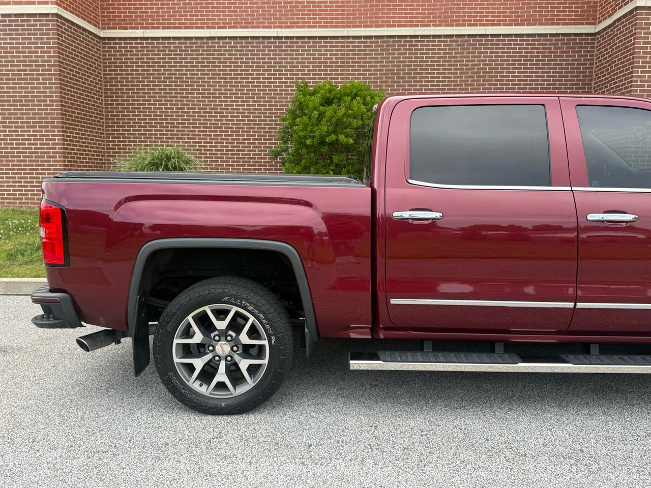 GMC Sierra 1500 4WD Crew Cab 143.5" SLT 2015