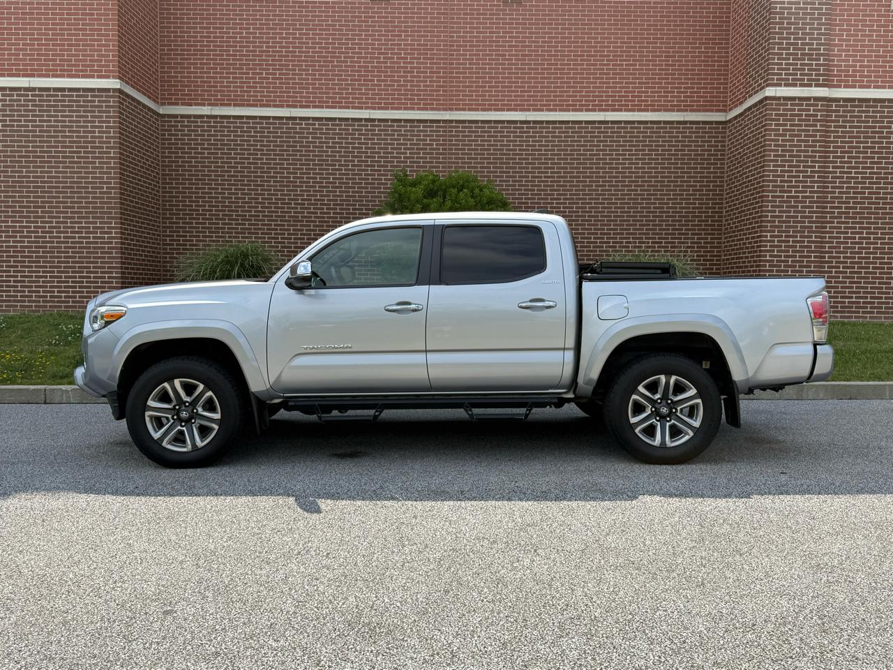 Toyota Tacoma TRD Off Road Double Cab 5' Bed V6 4x4 MT (Natl) 2018