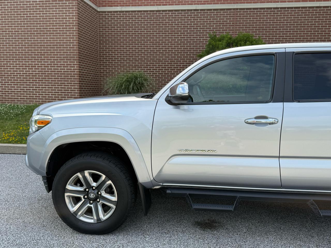 Toyota Tacoma TRD Off Road Double Cab 5' Bed V6 4x4 MT (Natl) 2018