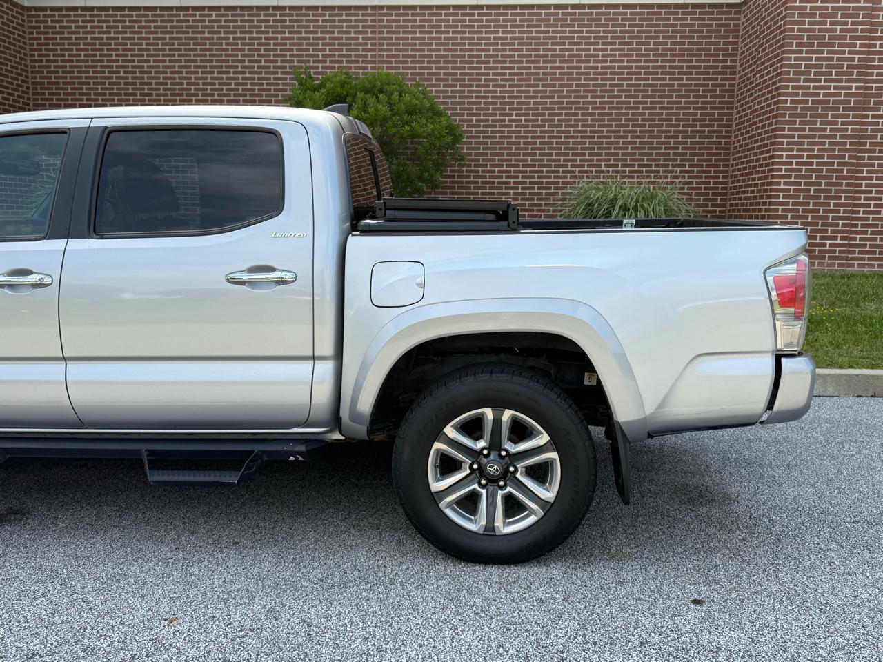 Toyota Tacoma TRD Off Road Double Cab 5' Bed V6 4x4 MT (Natl) 2018