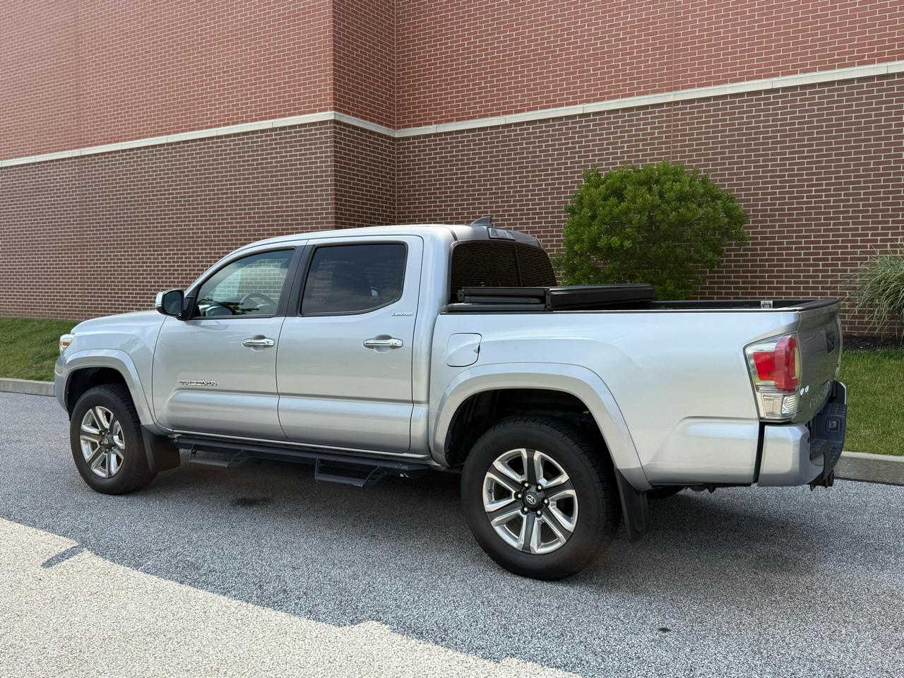 Toyota Tacoma TRD Off Road Double Cab 5' Bed V6 4x4 MT (Natl) 2018
