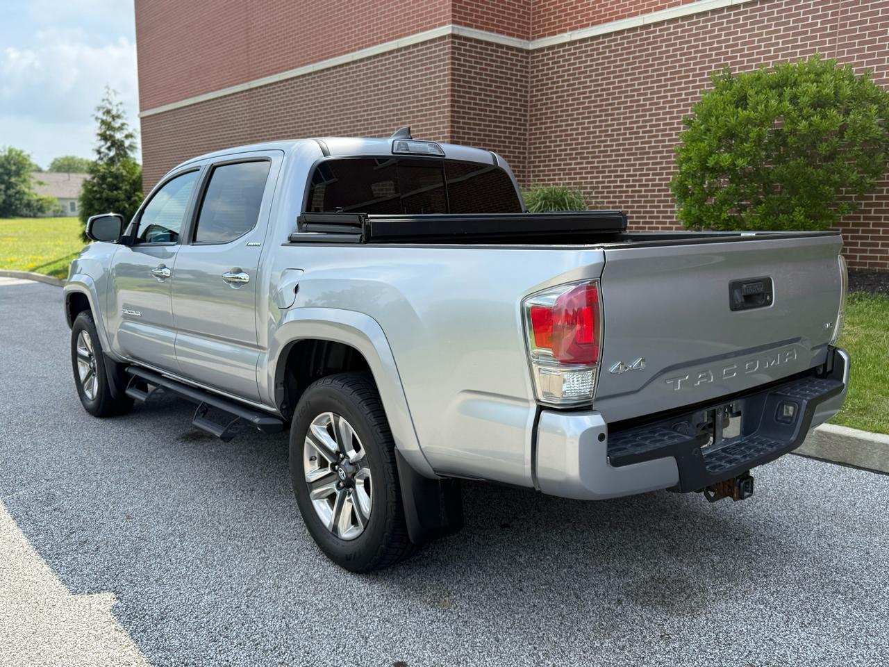 Toyota Tacoma TRD Off Road Double Cab 5' Bed V6 4x4 MT (Natl) 2018