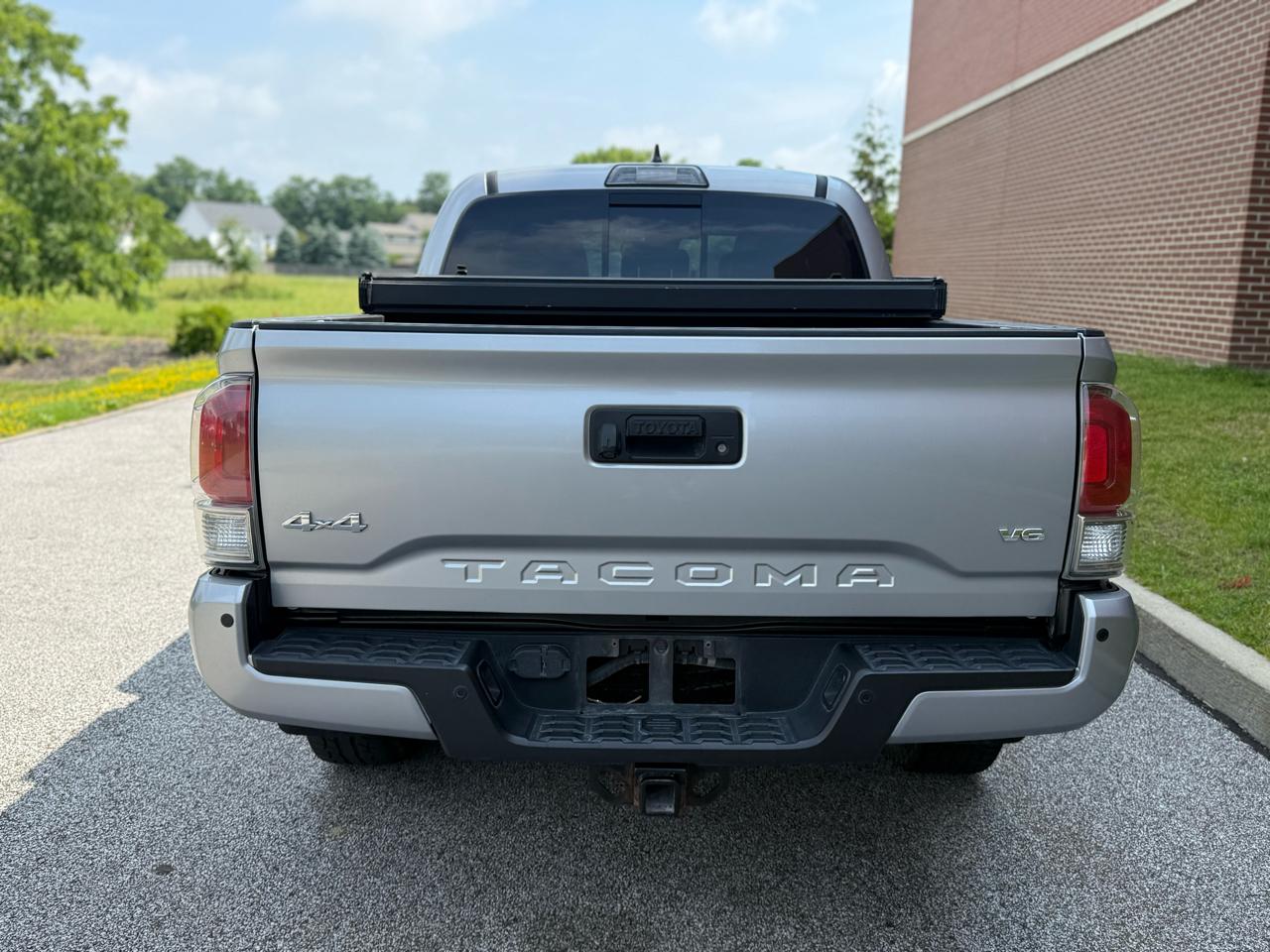Toyota Tacoma TRD Off Road Double Cab 5' Bed V6 4x4 MT (Natl) 2018