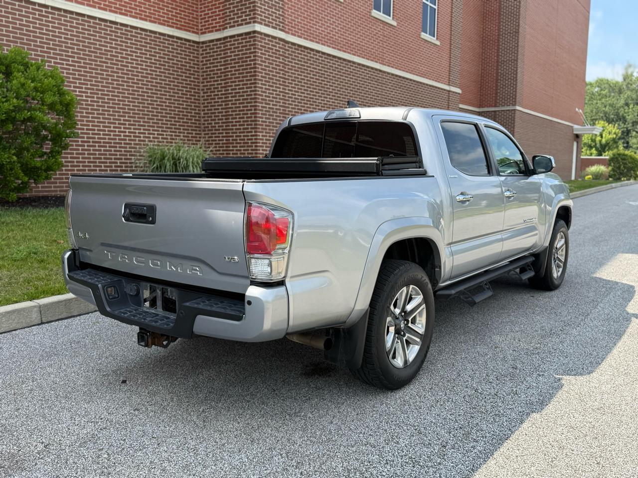 Toyota Tacoma TRD Off Road Double Cab 5' Bed V6 4x4 MT (Natl) 2018
