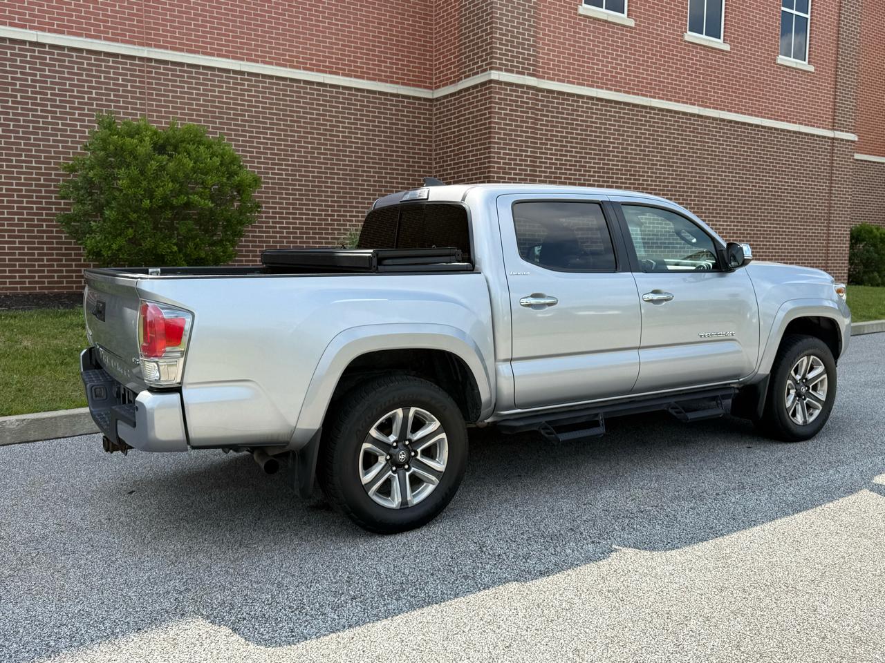 Toyota Tacoma TRD Off Road Double Cab 5' Bed V6 4x4 MT (Natl) 2018