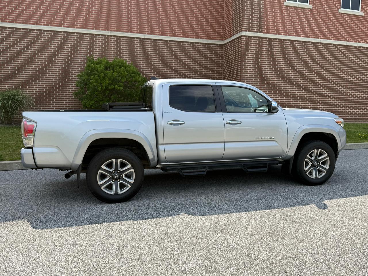 Toyota Tacoma TRD Off Road Double Cab 5' Bed V6 4x4 MT (Natl) 2018