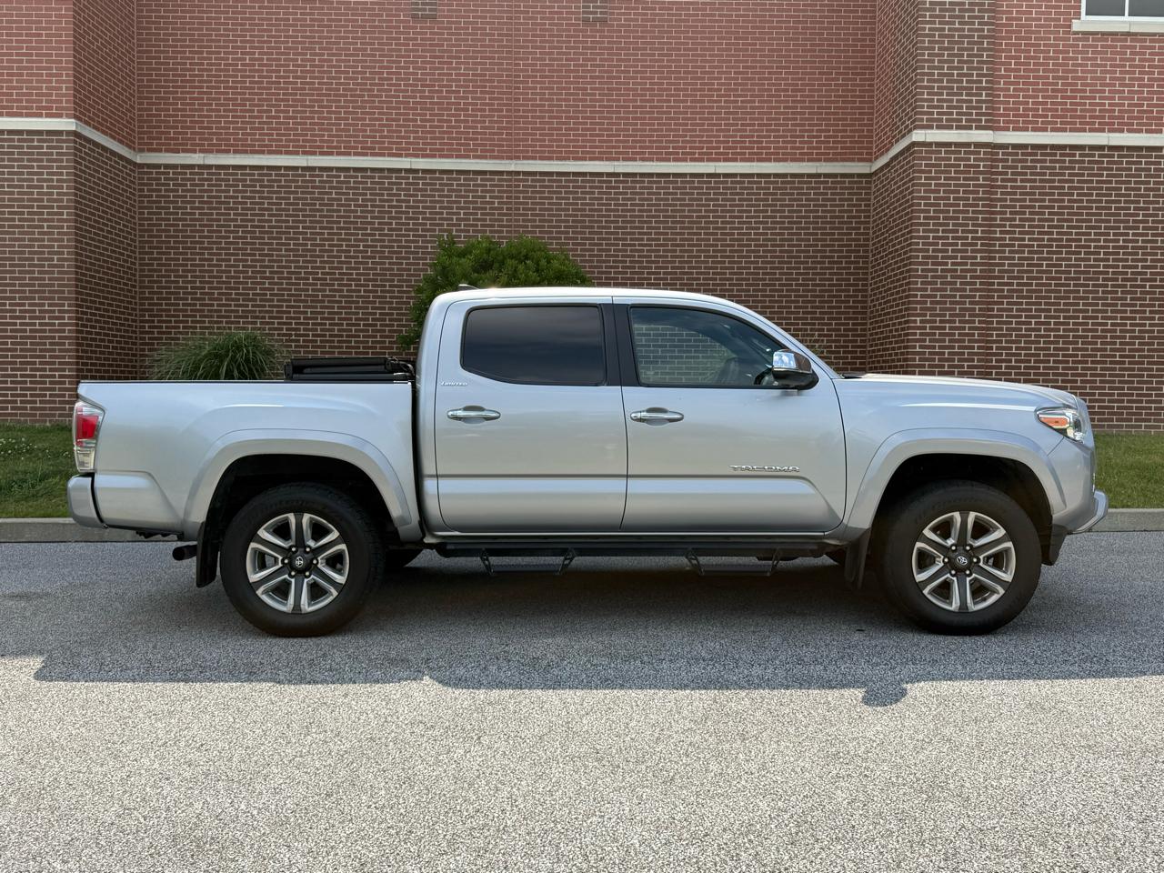Toyota Tacoma TRD Off Road Double Cab 5' Bed V6 4x4 MT (Natl) 2018