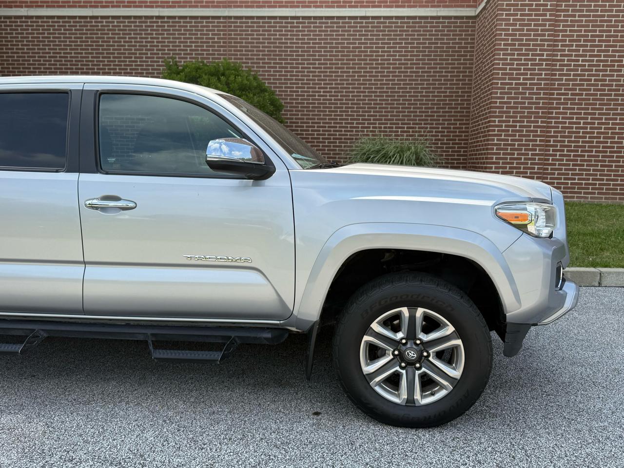 Toyota Tacoma TRD Off Road Double Cab 5' Bed V6 4x4 MT (Natl) 2018