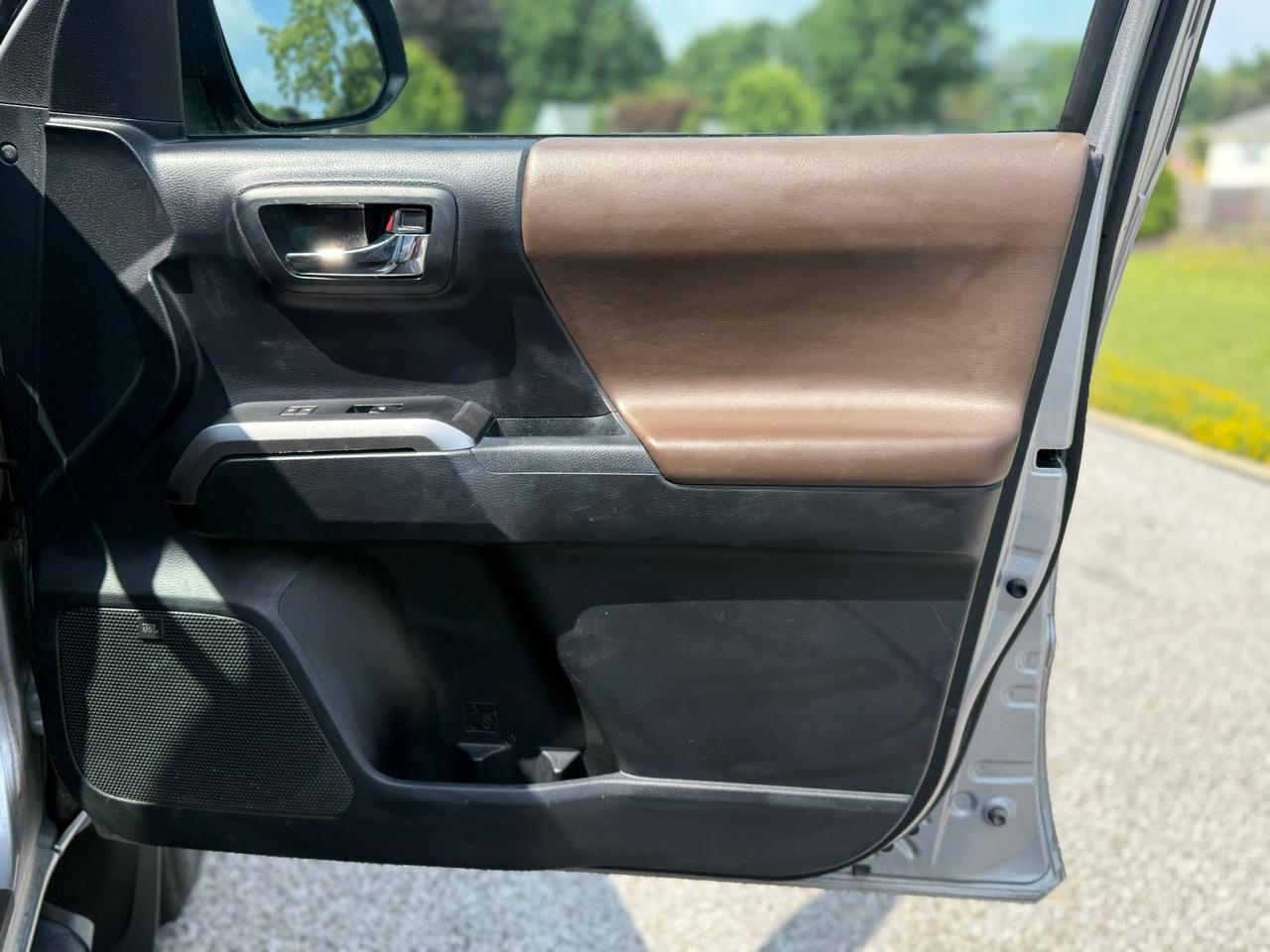 Toyota Tacoma TRD Off Road Double Cab 5' Bed V6 4x4 MT (Natl) 2018