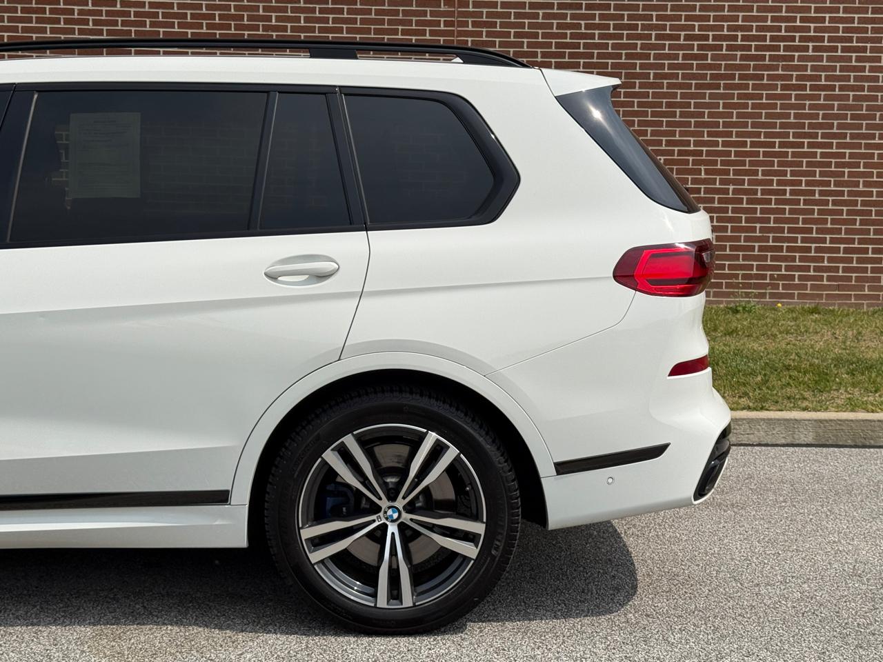 2021 BMW X7 M50i - Photo 11