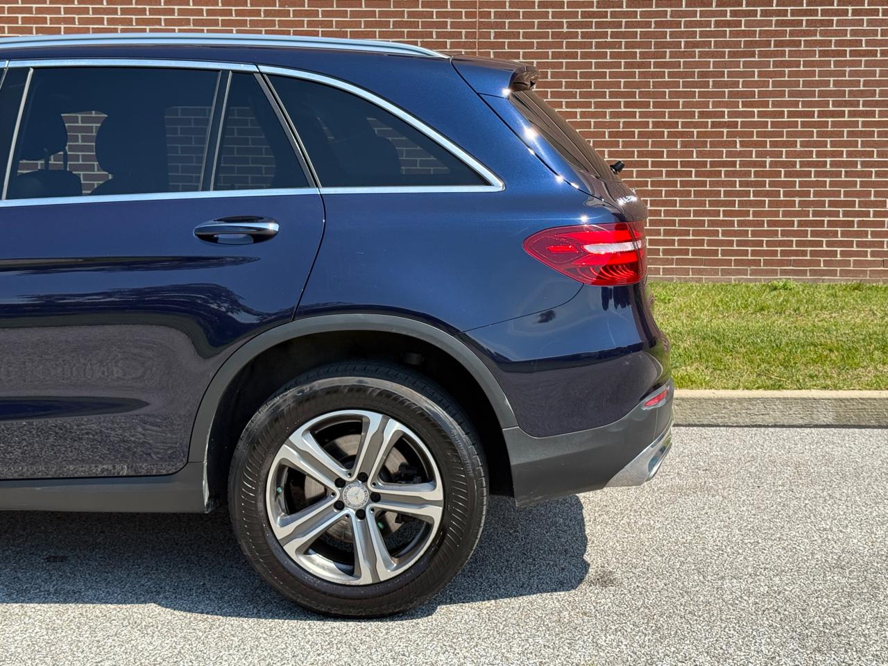 Mercedes-Benz GLC 4MATIC 4dr GLC 300 2016