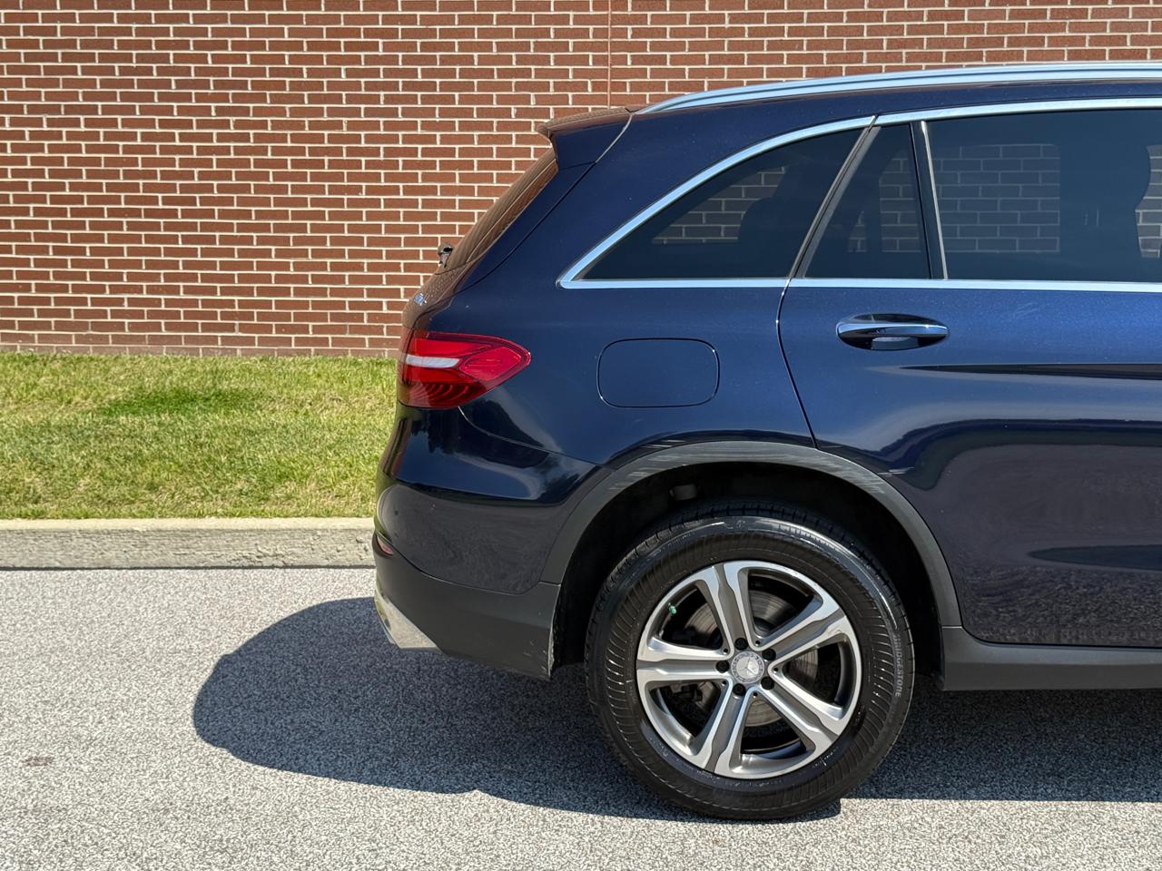Mercedes-Benz GLC 4MATIC 4dr GLC 300 2016