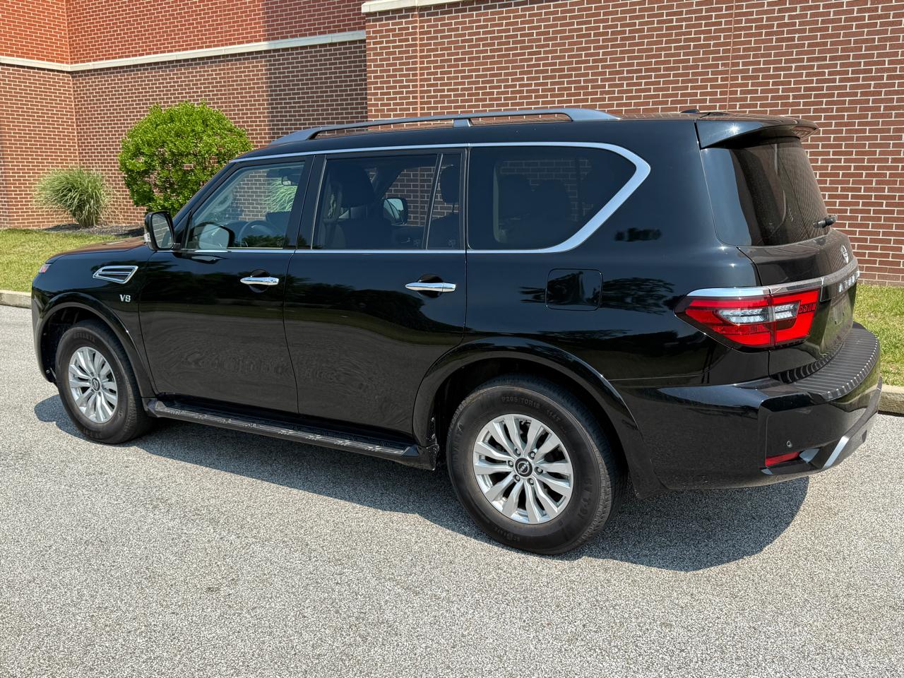 Nissan Armada 4x2 SV 2021