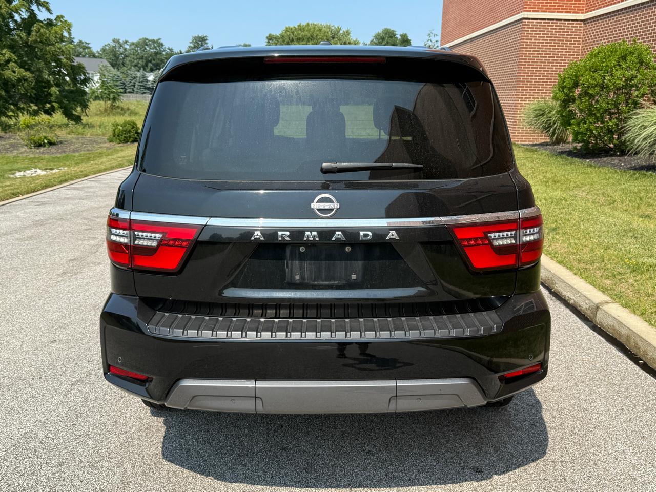 Nissan Armada 4x2 SV 2021