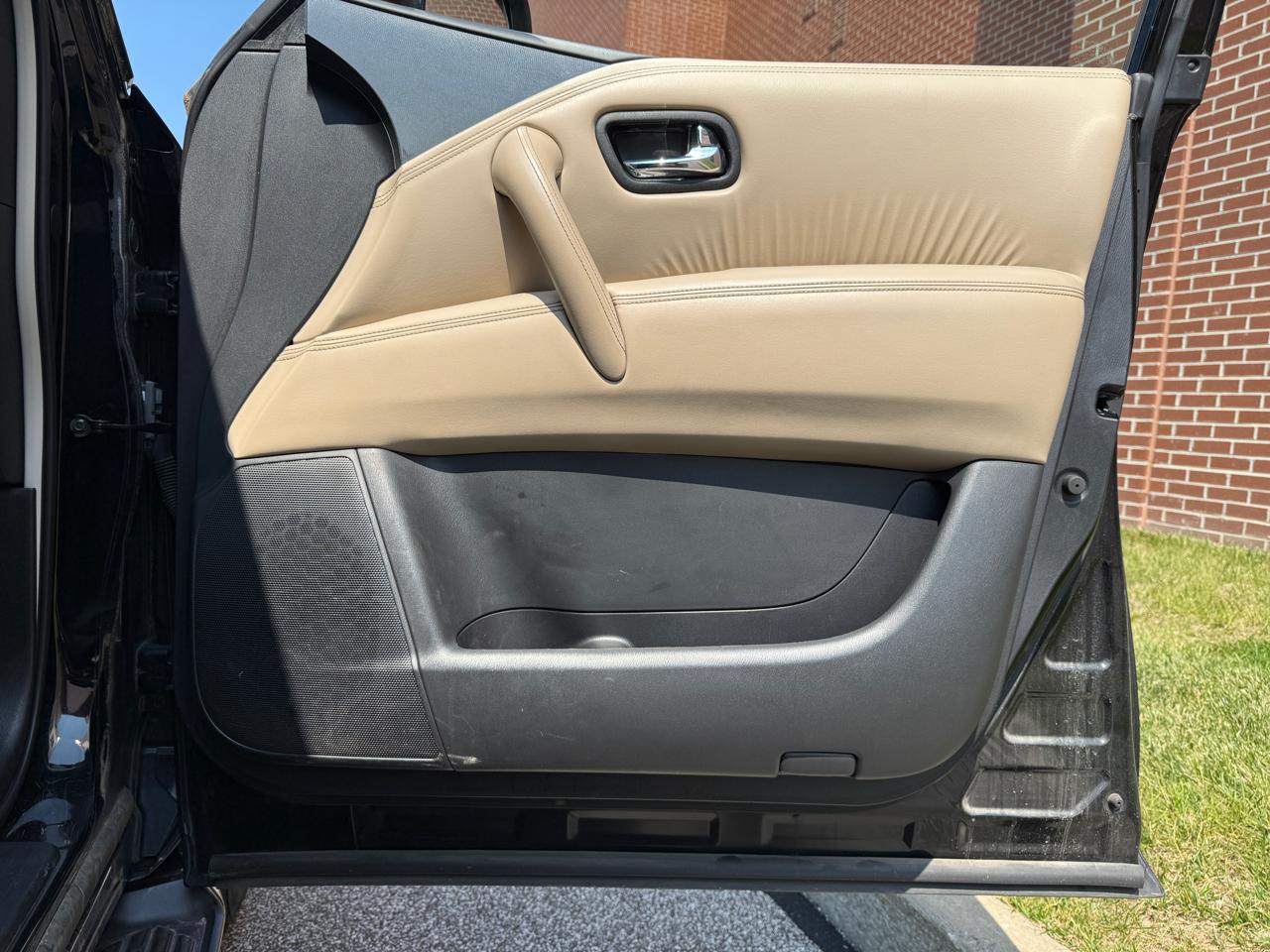 Nissan Armada 4x2 SV 2021