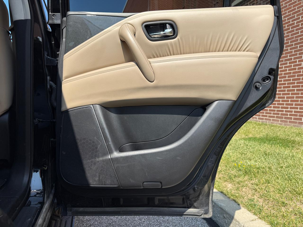 Nissan Armada 4x2 SV 2021