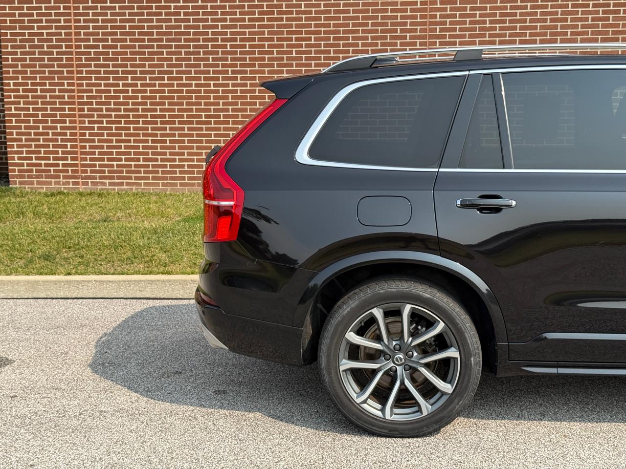Volvo XC90 T6 AWD 7-Passenger Momentum 2017
