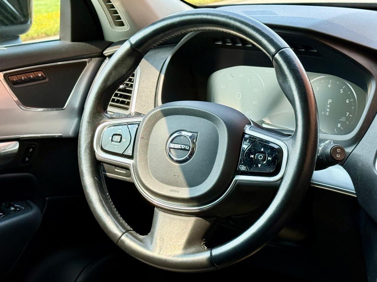 Volvo XC90 T6 AWD 7-Passenger Momentum 2017