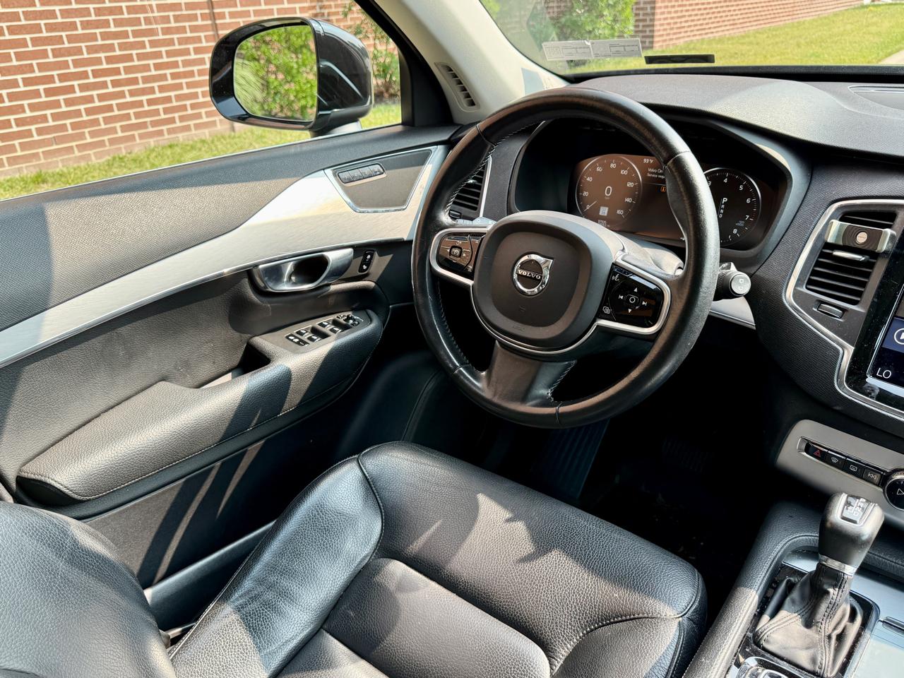 Volvo XC90 T6 AWD 7-Passenger Momentum 2017