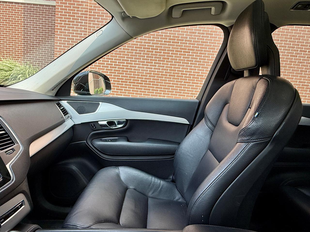 Volvo XC90 T6 AWD 7-Passenger Momentum 2017