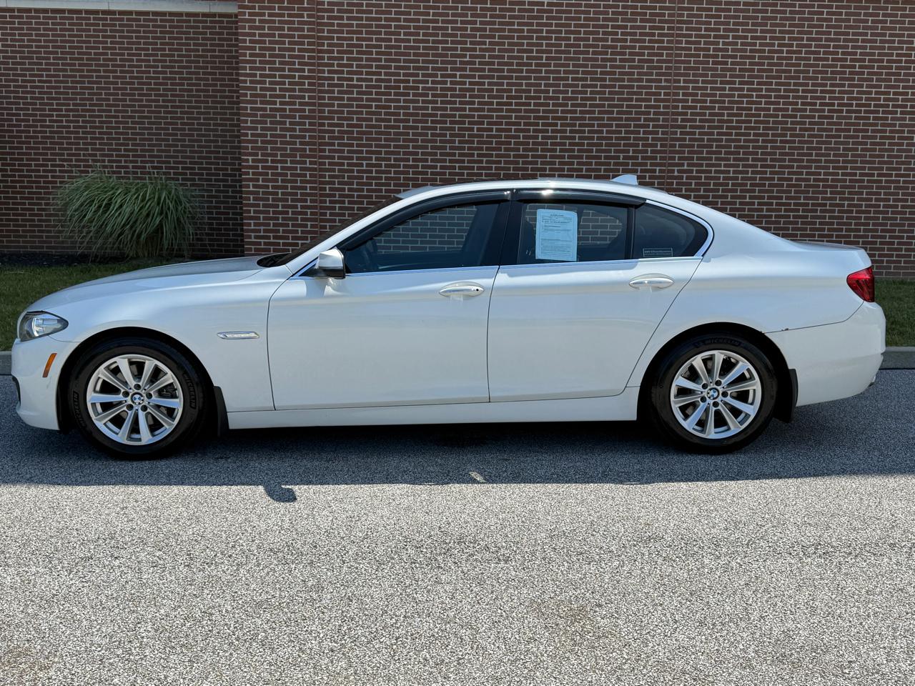 BMW 5 Series 4dr Sdn 528i xDrive AWD 2015