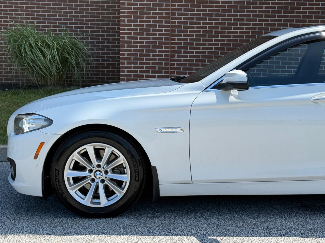 BMW 5 Series 4dr Sdn 528i xDrive AWD 2015