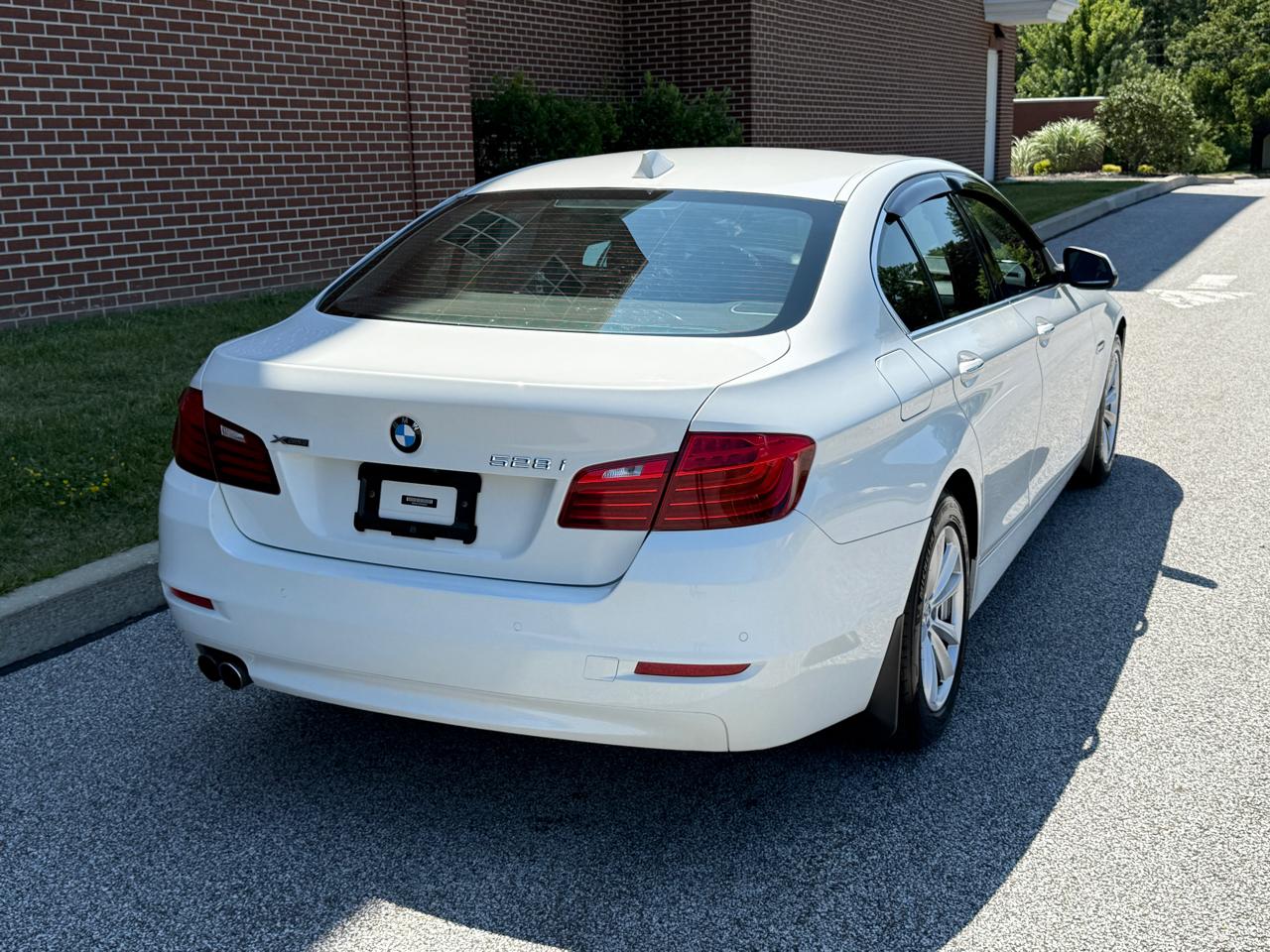 BMW 5 Series 4dr Sdn 528i xDrive AWD 2015