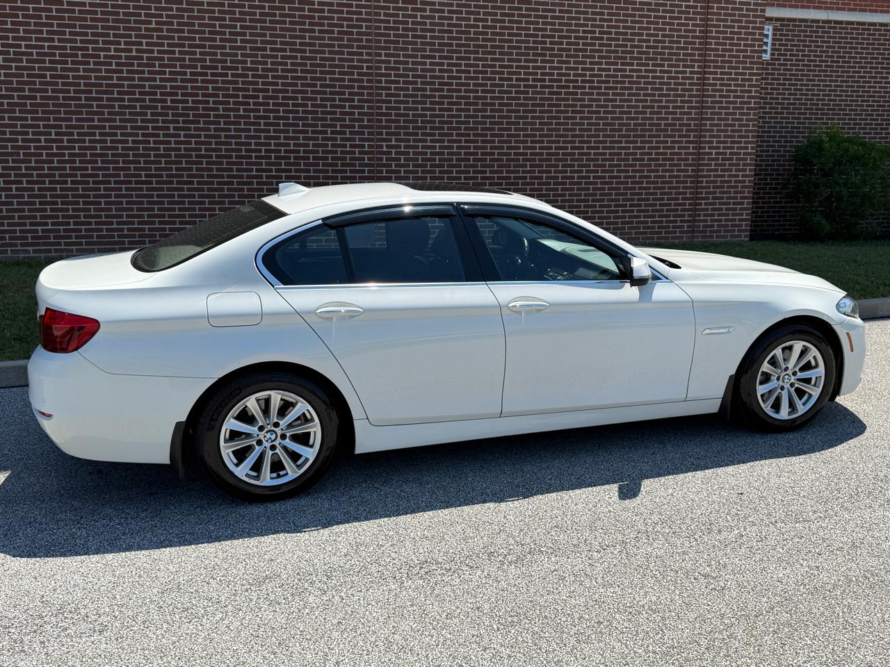 BMW 5 Series 4dr Sdn 528i xDrive AWD 2015