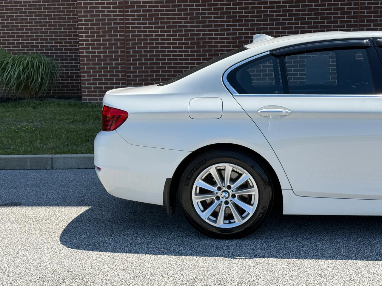 BMW 5 Series 4dr Sdn 528i xDrive AWD 2015