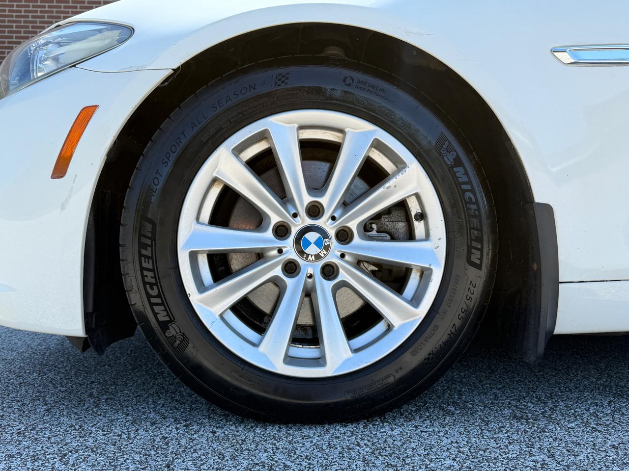 BMW 5 Series 4dr Sdn 528i xDrive AWD 2015
