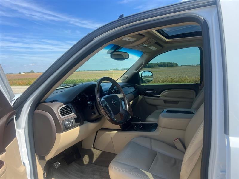 GMC Yukon Denali XL 4WD 2013