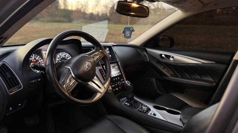 Infiniti Q50 3.0t LUXE 2021