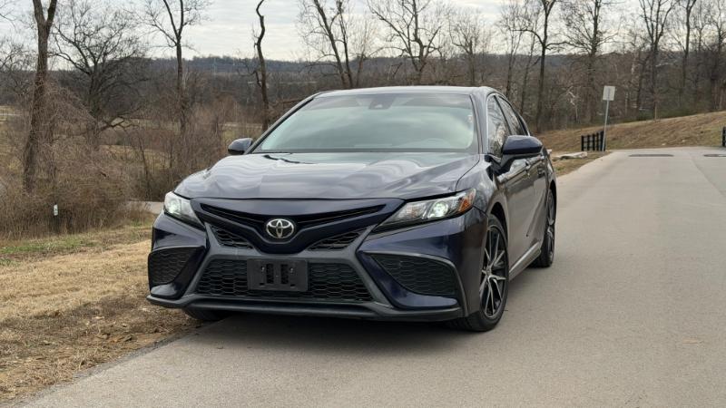 Toyota Camry SE 2021