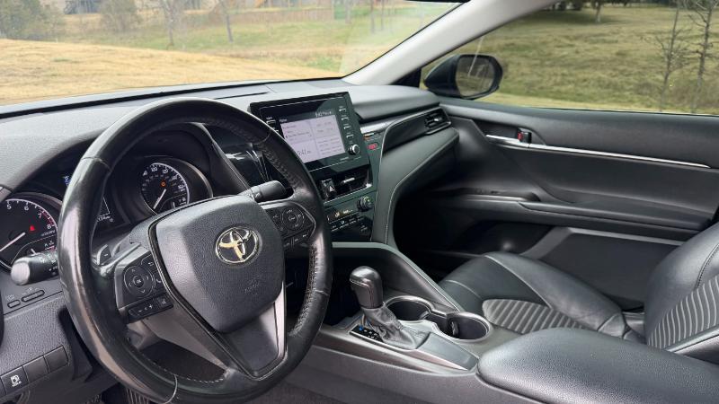 Toyota Camry SE 2021