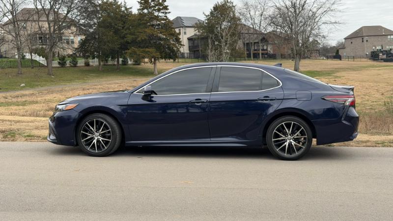 Toyota Camry SE 2021