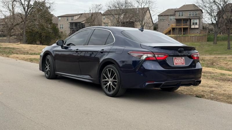 Toyota Camry SE 2021