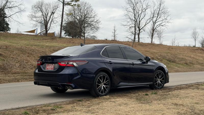 Toyota Camry SE 2021