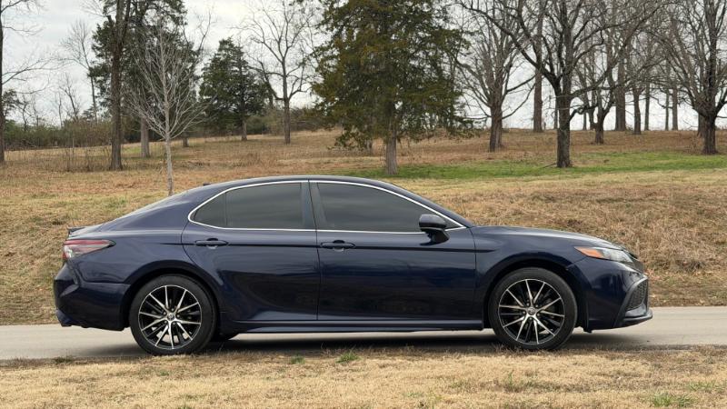 Toyota Camry SE 2021