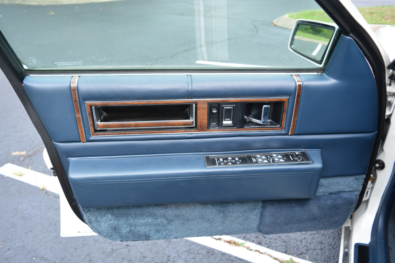 1992 Cadillac DeVille photo 8