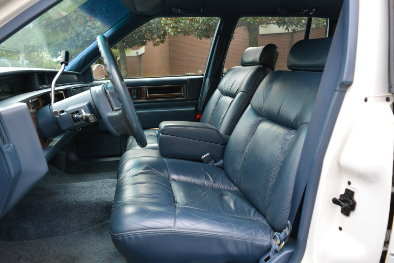 1992 Cadillac DeVille photo 9