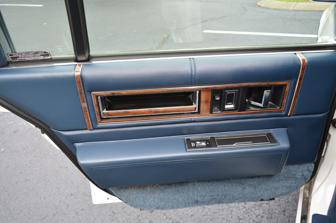 1992 Cadillac DeVille photo 10