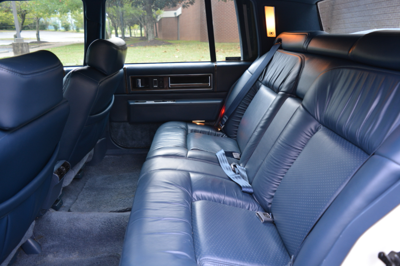 1992 Cadillac DeVille photo 11