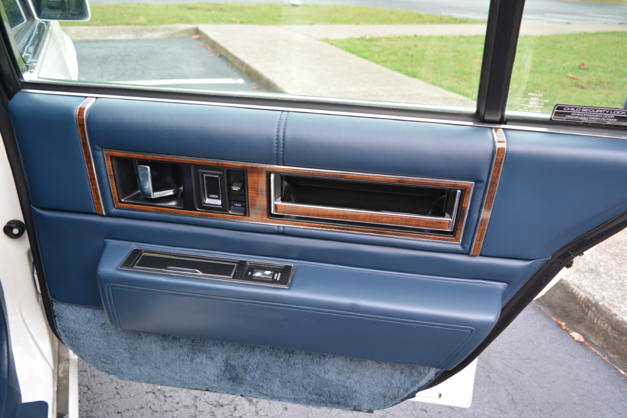 1992 Cadillac DeVille photo 12